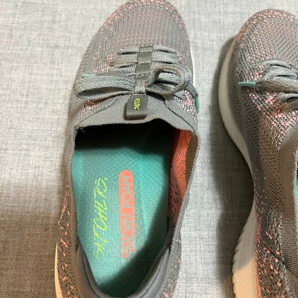 Women's size 8 Sketchers - Picture 6 of 17